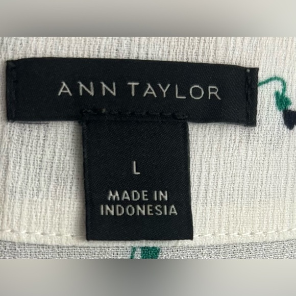 Ann Taylor White Floral Print Flutter Sleeve Blouse Women’s Size Large - Picture 3 of 3